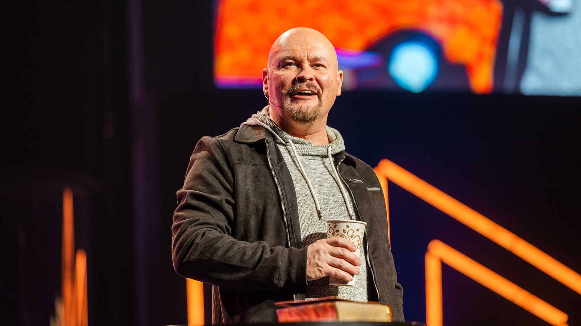 lead pastor craig smith mission hills church